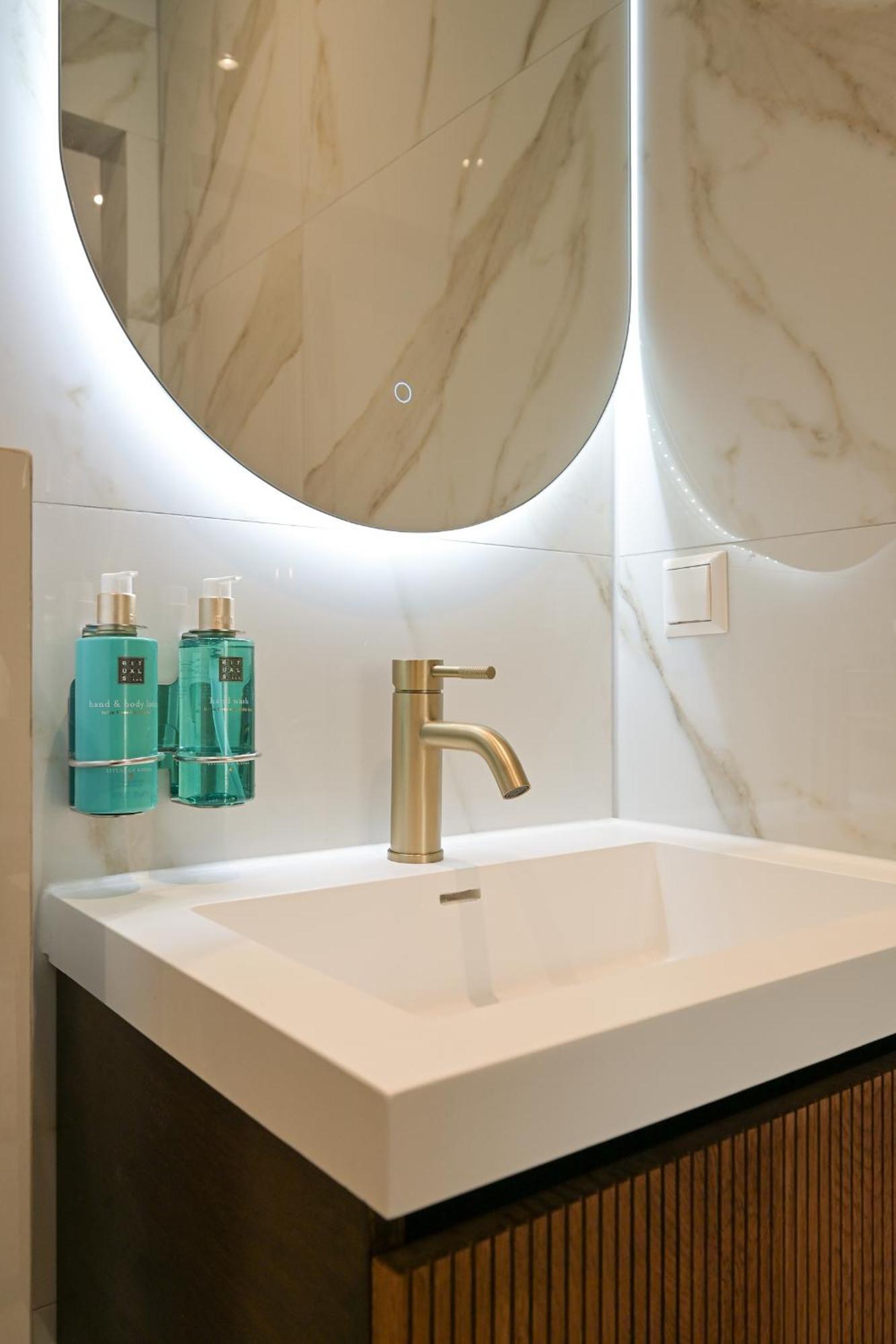 Hotel Novallure Downtown - Short Den Haag