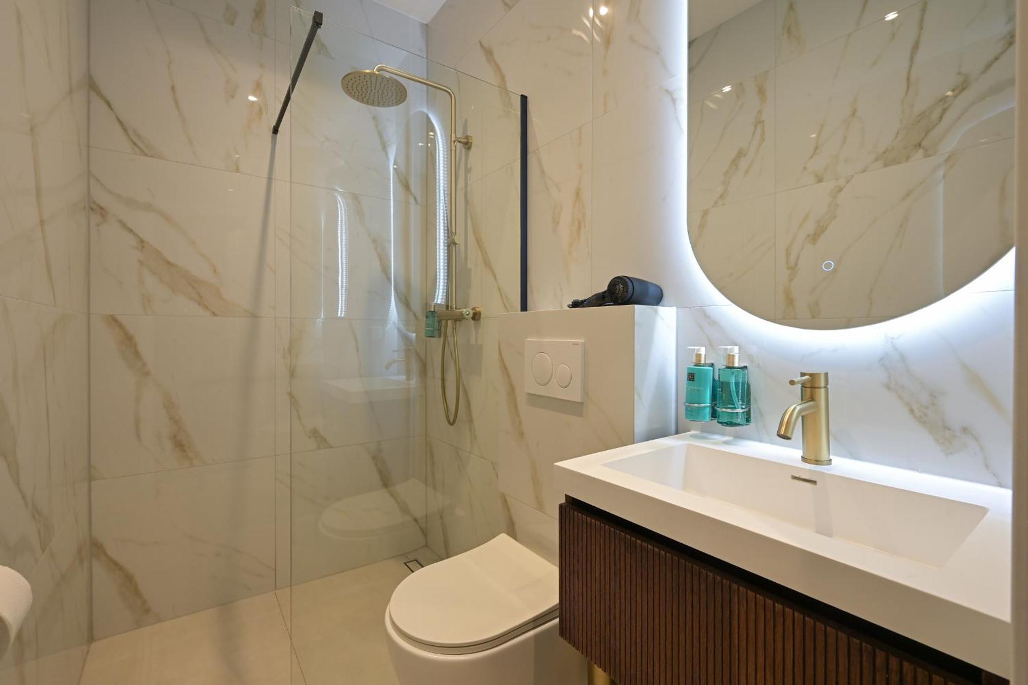 Novallure Downtown - Short Hotel *