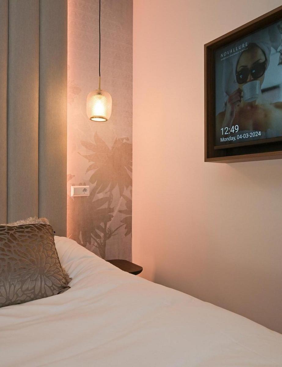 Novallure Downtown - Short Den Haag