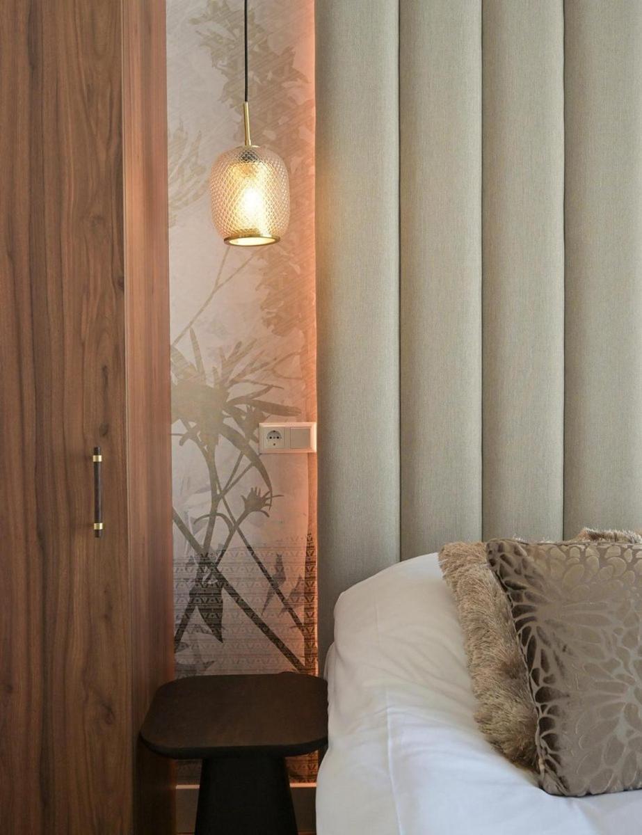 Novallure Downtown - Short 3*